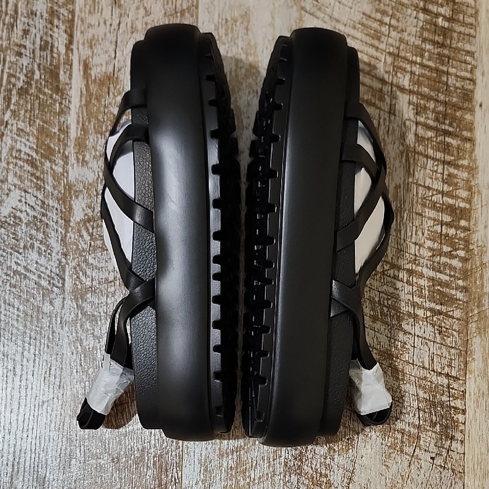 PrettyLittleThing Black Sandals with Open Toe and Thick Sole - Picture 9 of 10